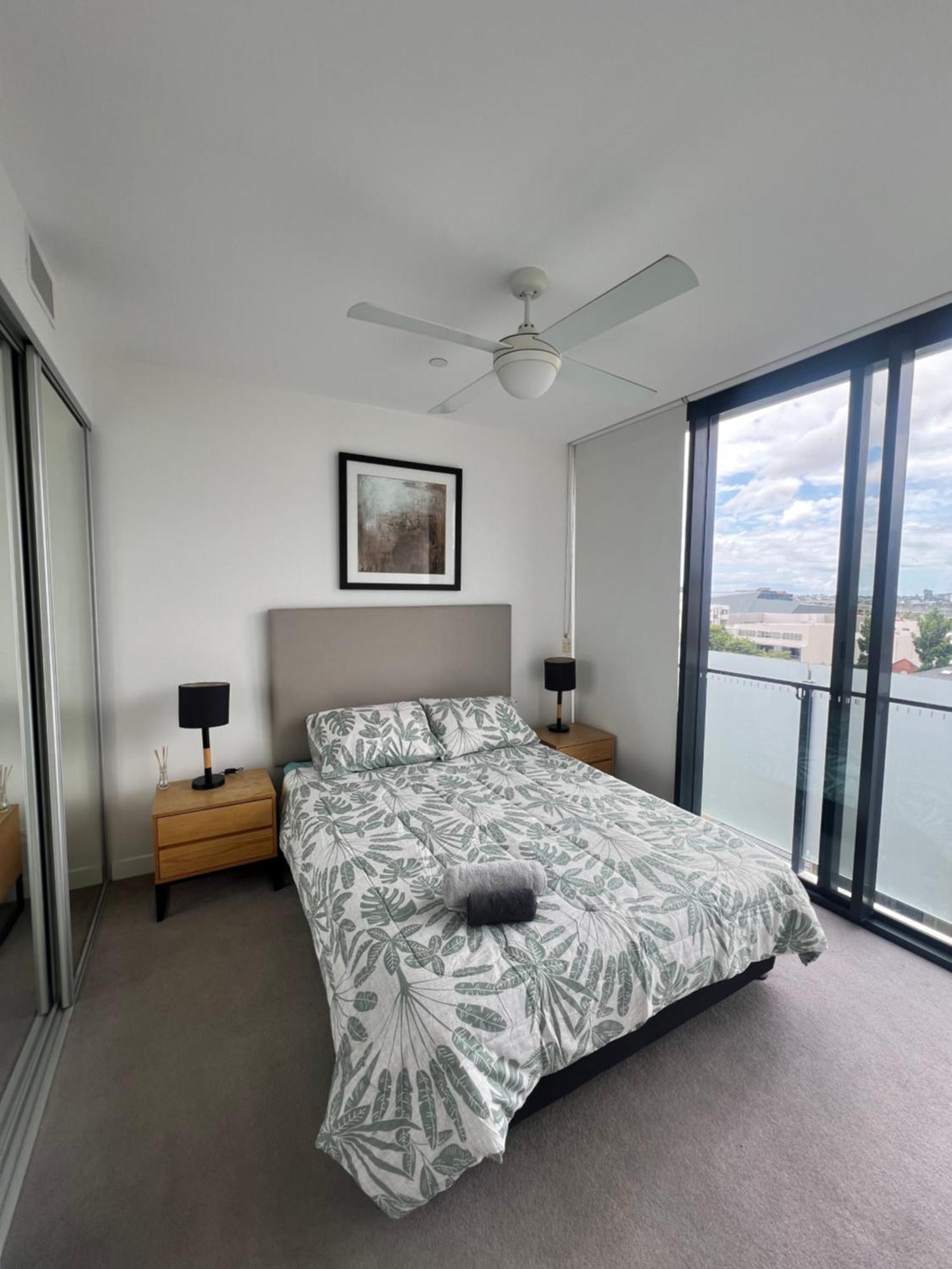 Serenity & Style Shared In Fortitude Valley Homestay *
